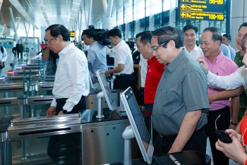 Thủ tướng đề nghị nhân rộng việc đi máy bay không cần mang giấy tờ