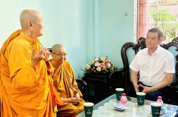 Trung tướng Lê Hồng Nam và đoàn công tác tri ân các tấm gương tiêu biểu của TP. Hồ Chí Minh
