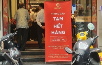 Giá vàng tăng chóng mặt, xếp hàng không mua được vàng