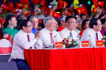 'Vang mãi khúc khải hoàn' - giai điệu của tự hào, phát triển thịnh vượng