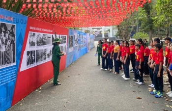 Hàng vạn du khách đổ về Ngã ba Đồng Lộc trong tháng 4 lịch sử