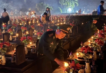 Ấm áp những ngọn nến tri ân các Anh hùng liệt sĩ