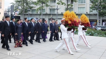 Lãnh đạo Đảng, Nhà nước thành kính dâng hương tưởng nhớ Chủ tịch Hồ Chí Minh