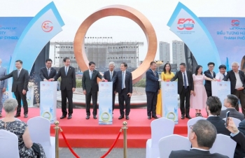 Khánh thành Biểu tượng Hữu nghị Quốc tế mừng chiến thắng 30/4