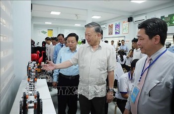 Tổng Bí thư chỉ đạo đổi mới: Ca sĩ, họa sĩ lên bục giảng