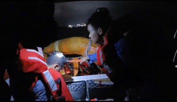 Đồn Biên phòng Cát Bà cứu nạn thành công 6 thuyền viên bị nạn trên biển