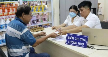 Bộ Chính trị yêu cầu sớm chi trả chế độ cho cán bộ nghỉ việc do sắp xếp bộ máy