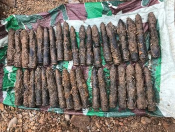 Phát hiện nhiều bom, mìn tại hạ lưu Thủy điện Hòa Bình