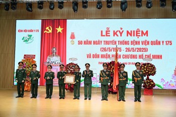 Bệnh viện Quân y 175 nhận Huân chương Hồ Chí Minh