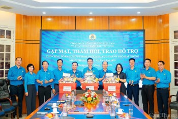 Công đoàn Công Thương Việt Nam trao quà hỗ trợ đoàn viên tại Hải Phòng
