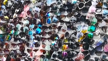 TP. Hồ Chí Minh: Nỗi lo kính mắt 'hàng hiệu giá bèo'