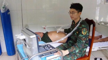 Cấp cứu kịp thời bệnh nhân đau thận tại đảo Trường Sa