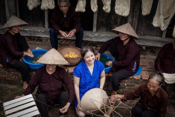 Bài 1: Gõ cửa thế giới bằng sợi tơ quê nhà