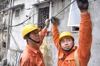 Công suất đỉnh và nhu cầu điện đạt mốc mới, EVN kêu gọi tiết kiệm điện