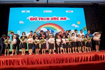 Tặng gần 2 triệu mũ bảo hiểm cho học sinh lớp 1 năm học 2020-2021