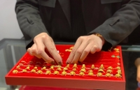 Giá vàng hôm nay 7/3: Đứng trên đỉnh cao, rập rình tăng tiếp