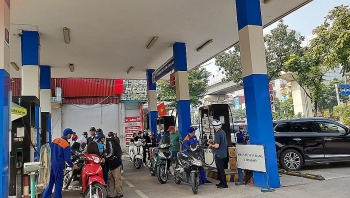 Điều hành giá xăng, dầu: Cần phải quan tâm giảm thuế, phí