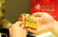 Giá vàng hôm nay 27/7, dấu hiệu giảm giá đầu tiên