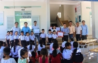 Điện lực Khánh Hòa tiếp sức đến trường tới học sinh vùng biển đảo