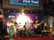 Biểu diễn nghệ thuật đường phố ủng hộ đồng bào miền Trung