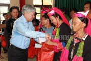 Bộ trưởng, Chủ nhiệm UBDT Đỗ Văn Chiến thăm và tặng quà đồng bào khó khăn huyện Tiên Yên