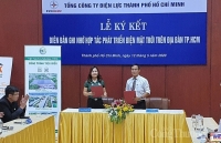 EVNHCMC ký kết với 3 đơn vị cung cấp dịch vụ phát triển điện mặt trời