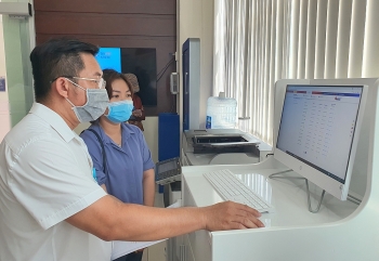 EVNHCMC khuyến khích khách hàng giao dịch trực tuyến trong mùa dịch