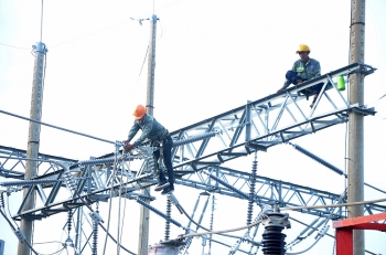 Đẩy nhanh tiến độ nhiều công trình lưới điện cao áp miền Nam