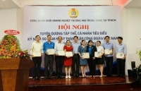 Khen thưởng các cán bộ công đoàn tiêu biểu