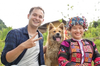 Muôn vẻ chuyện “Tây