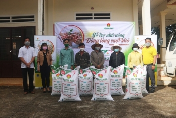 Cùng nông dân Lâm Đồng vượt khó do dịch Covid-19