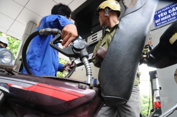 10 doanh nghiệp có nhiệm vụ nhập khẩu 2,4 triệu m3 xăng dầu trong quý II