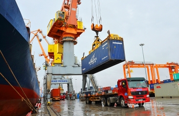 Gia tăng nhập khẩu, cán cân thương mại nghiêng về hướng nhập siêu