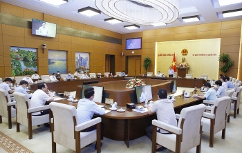 Ủy ban Thường vụ Quốc hội đồng ý dùng 30.000 tỷ đồng hỗ trợ người lao động