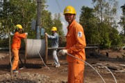 Phấn đấu 100% hộ nông thôn có điện