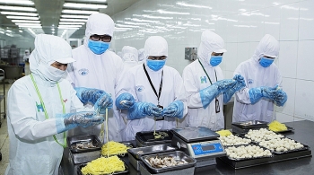Ngành thực phẩm: Đừng để thua trên “sân nhà”