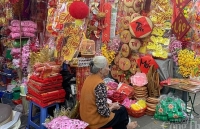 Sôi động thị trường đồ trang trí Tết