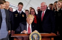 Tổng thống Trump ký sắc lệnh liên quan đến sản phẩm công nghệ sinh học