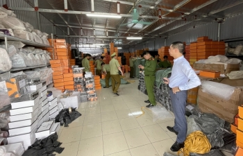 Triệt phá kho hàng nhái thương hiệu Hermès lớn nhất miền Bắc