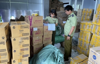 Phát hiện điểm tập kết chứa gần 20.000 sản phẩm nhập lậu, không rõ nguồn gốc