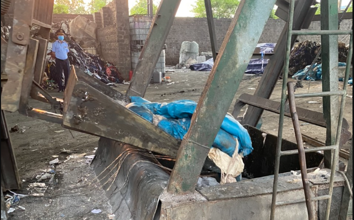 Tiêu hủy hơn 1.000 kg vỏ lòng lợn bốc mùi, chảy nước tại Hải Dương