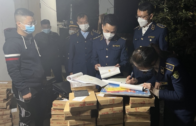 Thái Nguyên: Tạm giữ gần 15.000 sản phẩm nước hoa không rõ nguồn gốc