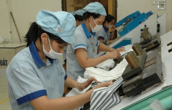 Ngành dệt may: Coi trọng lao động nữ