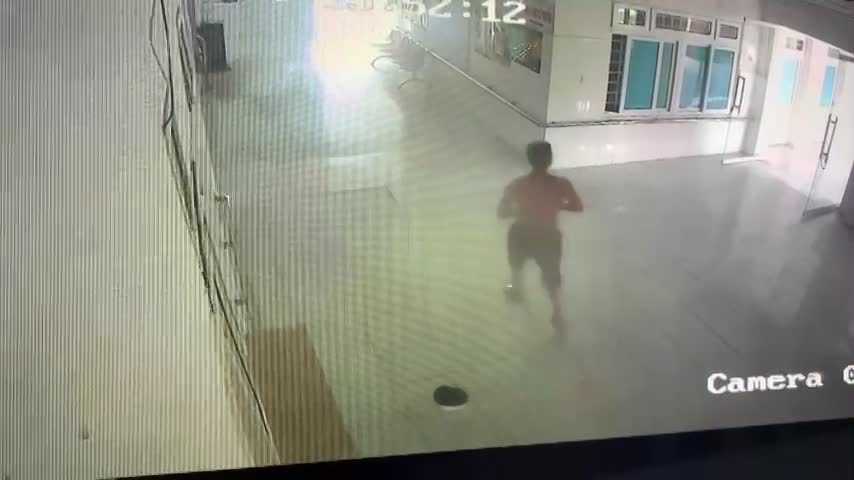 Nhóm côn đồ cầm hung khí náo loạn trung tâm y tế