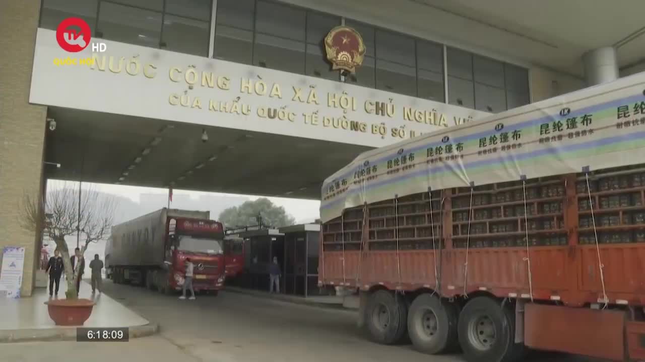 Xuất nhập khẩu qua cửa khẩu Lào Cai có nhiều tín hiệu tích cực