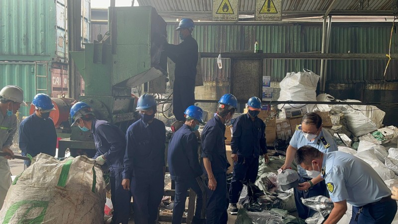 Video: Quản lý thị trường TP.HCM tiêu hủy hàng loạt sản phẩm giả mạo nhãn hiệu