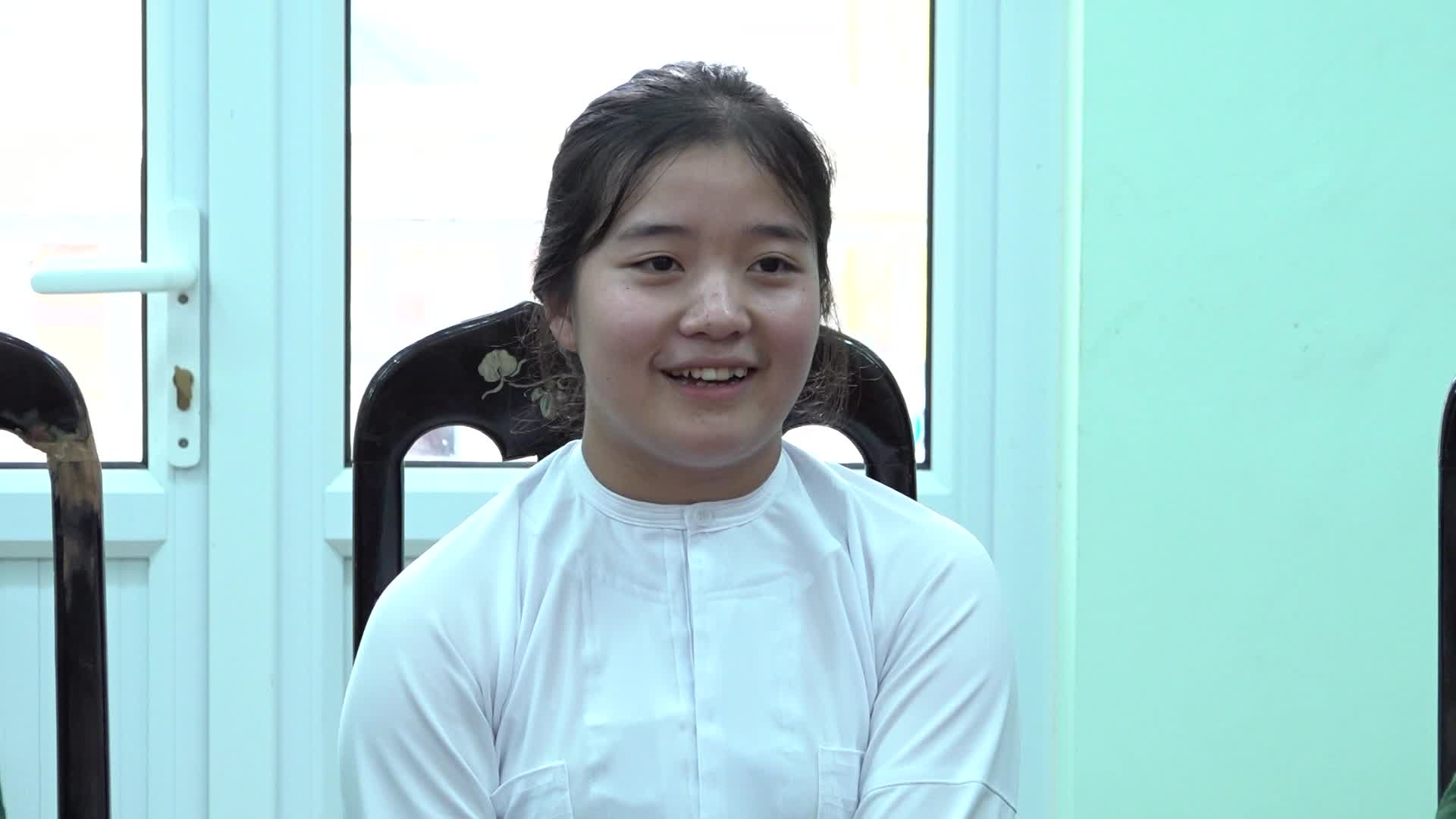 Ước mơ của trở thành nghệ sỹ múa của cô bé mồ côi dân tộc Mông Thò Thị Dính