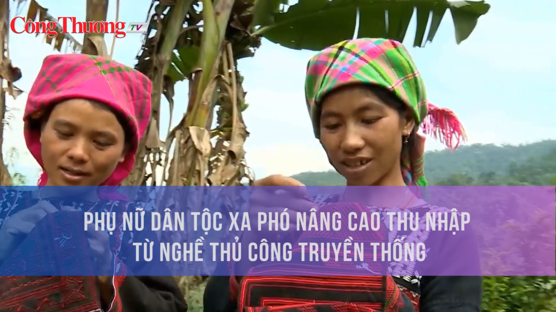Phụ nữ dân tộc Xa Phó nâng cao thu nhập từ nghề thủ công truyền thống
