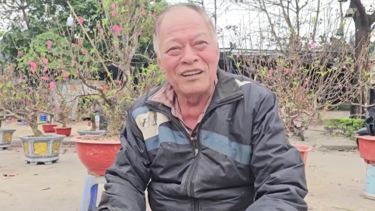 Hà Nội: Mới 29 Tết tiểu thương đã phá cây vì… xả lỗ vẫn ế khách