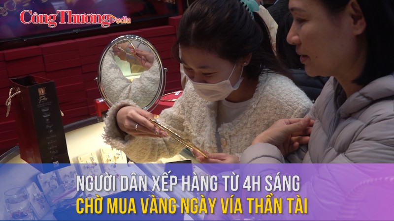 Người dân xếp hàng từ 4h sáng chờ mua vàng ngày vía Thần tài